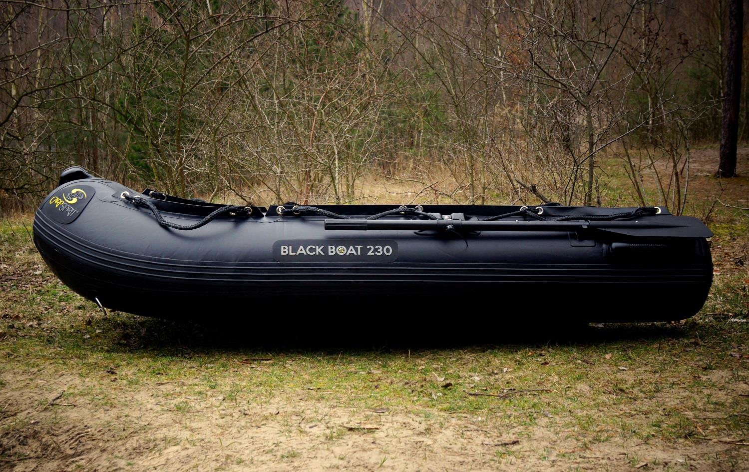 Black Boat 230 de la Carp Spirit, o barca foarte apreciata de pescarii din Romania.